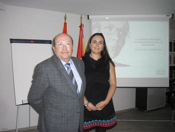 Ignacio Javier Ferreira, decano-presidente del Colegio de Ópticos-Optometristas de Castilla León y Laura Yñigo, del Instituto Varilux.