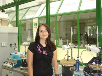 María José Cuetos, en un laboratorio de la Universidad de León.