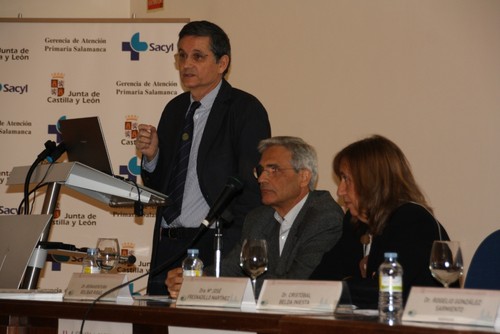 Rogelio González, director del IBSAL, interviene en la jornada.