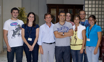 Santiago Rodríguez de Córdoba, tercero por la izquierda, con su equipo de investigación.