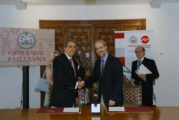 Fernando de Sousa, presidente del CEPESE, y Daniel Hernández Ruipérez, rector de la Universidad de Salamanca.