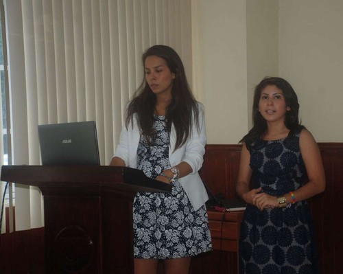 Aminta Pérez y Lourdes Arenas, de la Carrera de Ingeniería Ambiental, de la Universidad Tecnológica de Panamá (UTP).