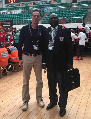 Alejandro Vaquera y Col Sam Presidente de la Zona 3 de FIBA Africa, Comisario FIBA de este Campeonato y representante de Aspire Academy en Africa. FOTO: ULE.