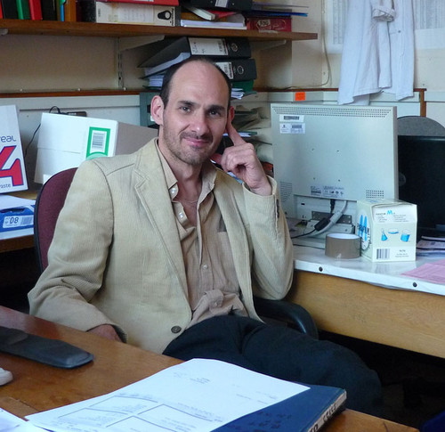 El doctor Cristian Acosta, investigador del CONICET en Mendoza,  uno de los autores principales del estudio que busca  mejorar el tratamiento del dolor crónico o patológico. FOTO: Agencia Cyta.