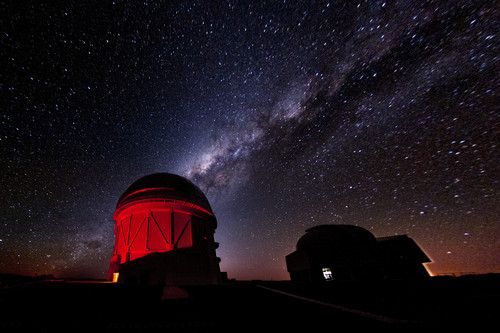 Estrellas sobre el Cerro Tololo Inter-American Observatory, en Chile. Foto: Dark Energy Survey.