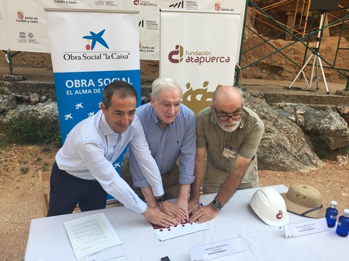La Obra Social “la Caixa” y la Fundación Atapuerca han suscrito hoy el acuerdo /F. Atapuerca