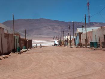 Tolar Grande es uno de los poblados de la provincia argentina de Salta en la que los investigadores llevan a cabo estudios sobre el consumo de litio a través del agua. (Foto: Karin Broberg/Universidad de Lund) 