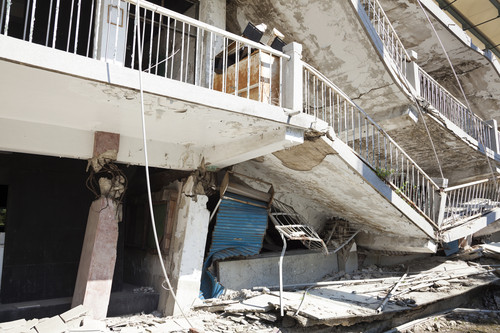 Derrumbe por un terremoto. Foto: Agencia ID.