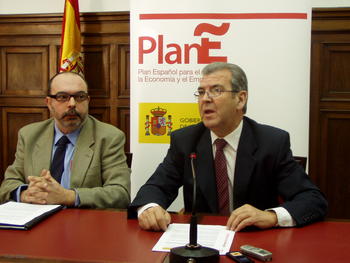 Miguel Latorre, director del Ceder, y Vicente Ripa, subdelegado del Gobierno en Soria