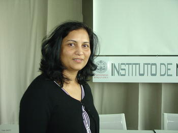 Veena Kumari, científica de la Universidad de Londres, en su última visita al INCyL.