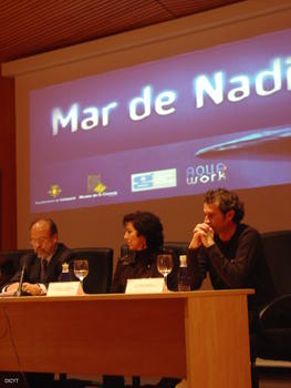 Ángel Vallecillo (a la derecha), junto con Mercedes Cantalapiedra, concejal de Cultura, y el alcalde de Valladolid, Javier León de la Riva.