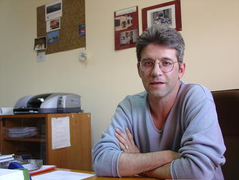El profesor Javier Pérez Turiel en su despacho de la Escuela de Ingenieros