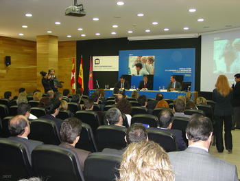 Un momento de la pesentación del informe 'La Sociedad de la Información en España 2008'.