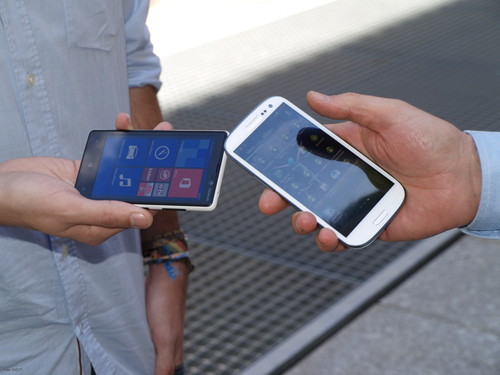 Transferencia de datos con tecnología NFC entre dos móviles.