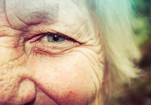 La DMAE es la primera causa de ceguera en mayores de 65 años. / alpay tonga.