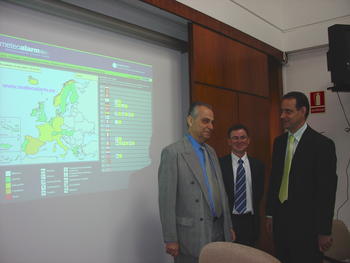 El director del Centro (izq) el meteorólogo y el subdelegado del Gobierno en Valladolid
