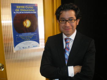 El investigador del IOBA y coordinador del Curso de Glaucoma, Fernando Ussa.