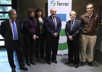 Momentos antes de la firma del acuerdo entre la Universidad de Valladolid y Ferrer Internacional (FOTO: UVA).