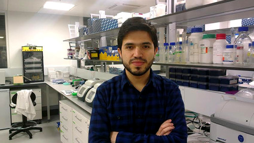 Juan Camilo Chacón Duque tiene 25 años y cursa un doctorado en Génética Evolutiva en la Universidad College London, en Inglaterra. FOTO: UDEA.