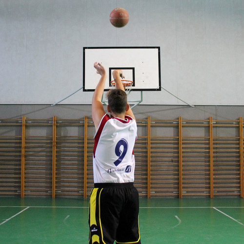 Jugador de baloncesto. Foto: UGR.