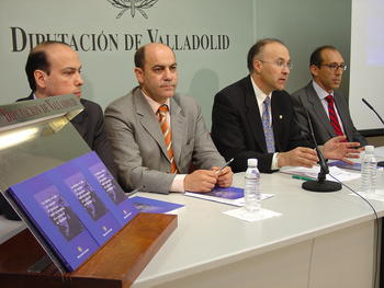 Un momento de la presentación del estudio con el presidente de la Diputación de Valladolid