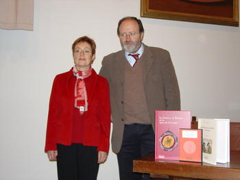  Mariano Esteban, director de Ediciones Universidad de Salamanca, junto a María Jesús Mancho