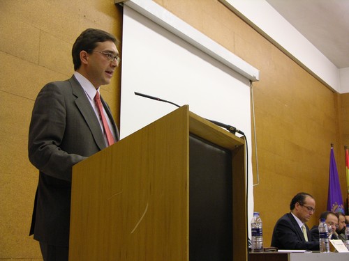 Luis Manuel Navas en una intervención en el salón de actos de la ETSIA, en el Campus de Palencia.