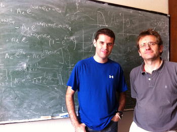 Carlos Hernández, a la izquierda, y Luis Plaja, investigadores de la Universidad de Salamanca. Foto: USAL.