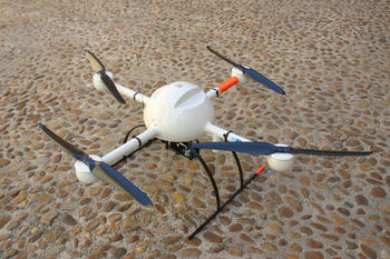 Helicóptero de control remoto para la reproducción de edificios en 3D (FOTO: FPH).