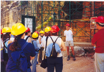 Visitantes en las excavaciones de Atapuerca