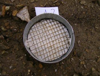 Dispositivo para medir la erosión de la lluvia por salpicadura en forma de taza.