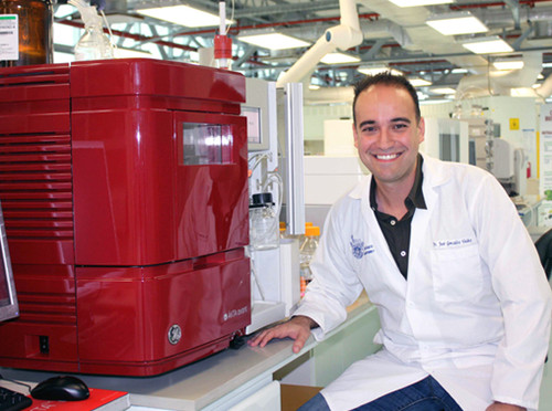 José González-Valdez, a Tecnológico de Monterrey Ph.D. graduate in Engineering Sciences with an emphasis in Biotechnology, in his thesis “Analysis, Recovery, and Potential New Uses of PEGylated Proteins”. FOTO: Tec de Monterrey