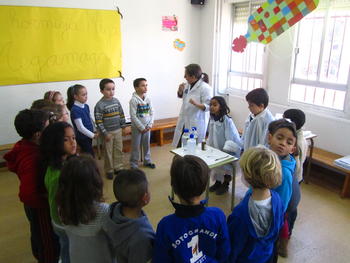 Escolares participan en el proyecto de divulgación científica medioambiental. Foto: Fundación Tormes-EB.
