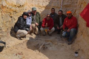 Los investigadores en el yacimiento de Tighennif, al noroeste de Argelia (FOTO: Cenieh).