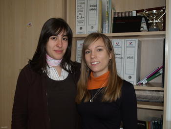 Patricia Saiz, izquierda, y Ruth Marcos, organizadoras del 'I Congreso de Biotecnología y Empresa'.
