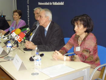 La doctora Margarita Calonge junto al director del Instituto de Salud Carlos III, José Jerónimo Navas.