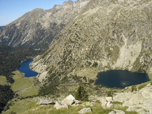 Estanys Llong (2000 m de altitud) y Redó (2150 m) en el corazón del Parque Nacional dAigüestortes i Estany de Sant Maurici. Foto: EO Casamayor.