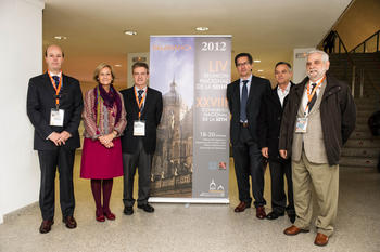 De izquierda a derecha, los doctores Felipe Prósper, Carmen Burgaleta, Pascual Marco, Jesús F. San Miguel e Igancio Alberca.