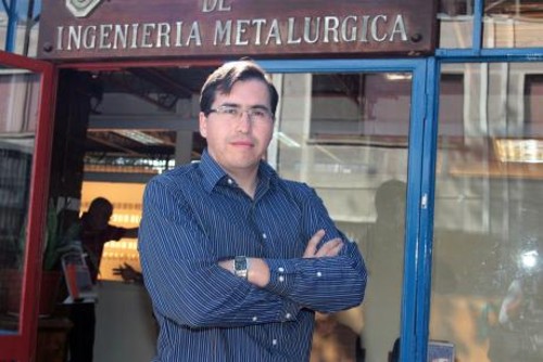 Miguel Maldonado, del Departamento de Ingeniería Metalúrgica de la Universidad de Santiago. FOTO: USACH.