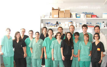 Participantes y profesorado del quinto curso de cultivos celulares del establecimiento de tejidos de la Fundación Clínica San Francisco.