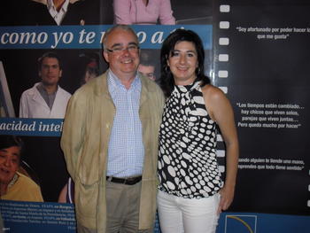 Laura Galindo, responsable del Área de Salud Mental de Feaps, y Ramón Novell, psiquiatra del servicio de salud para personas con discapacidad intelectual y enfermedad mental de Gerona.