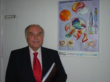 César Nombela en la sede del IOBA