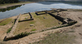 Restos visitables de la mansio romana de Aquis Querquennis (Bande, Ourense)-