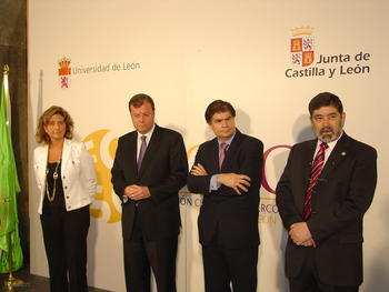 La viceconsejera de Economía, Begoña Hernández; Antonio Silván; Antonio Crespo y Ángel Penas, en la firma del convenio de HP con el Centro de Supercomputación de Castilla y León.