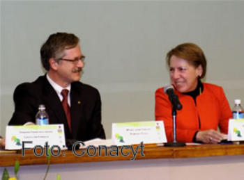Georgina Kessel, secretaria de Energía y Juan Carlos Romero Hicks, director general del Conacyt.
