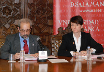 Daniel Hernández Ruipérez, rector, y Ana Cuevas, secretaria general de la Universidad de Salamanca.