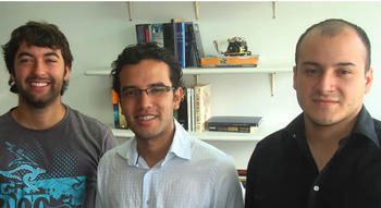 Los tres creadores del prototipo electrónico para hospitales (Fotografía: UDEA)