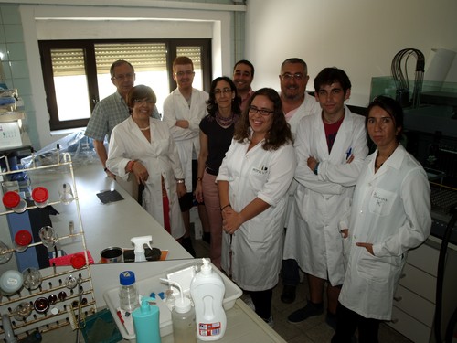 Pilar Pérez, a la izquierda, junto a su equipo de investigación. 
