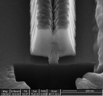 Imegen de un transistor tomada a través de microscopio electrónico (Foto: Tomás González)