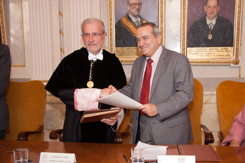 El presidente del CSIC, Emilio Lora-Tamayo, (derecha) y el rector de la Universitat de València, Esteban Morcillo, tras firmar el convenio. Foto: CSIC.